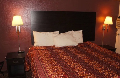 Waite Park House | Coratel Inn & Suites By Jasper Waite Park - Deluxe 1 King Bed Non-Smoking