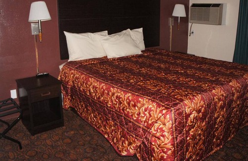 Waite Park House | Coratel Inn & Suites By Jasper Waite Park - Standard 1 King Bed Non-Smoking
