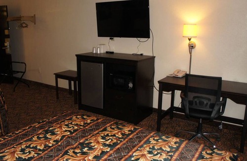 Waite Park House | Coratel Inn & Suites By Jasper Waite Park - 2 Queen Bed accessible Non-Smoking
