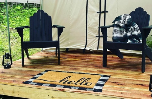 Chestnut Mound RV Rental | Cordell Cove GLAMPING with PRIVATE HOT TUB!