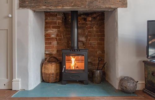 Deal House | Cordyline Cottage - charming cottage, seconds from the beach