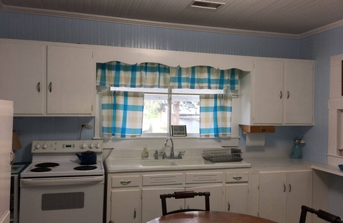 Atlantic Cottage | Core Sound Cottage in Atlantic, NC with Water View