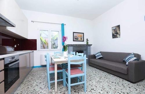Gouvia House | Corfu Seaside Cottage - Private Garden Retreat
