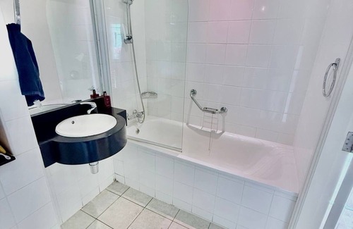 Clogheen Apartment | Cork City Comfort Park and Pillow