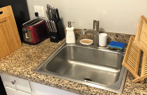 Belmont Apartment | Corner 1-bedroom apt in wonderful Belmont close to SF airport, SFO & San Jose