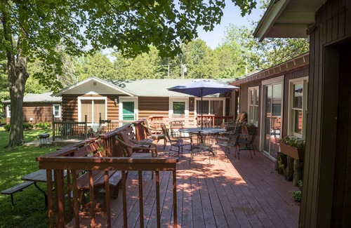 Williams Bay Cabin | Corner Cabin Pet Friendly Williams Bay on Lake Geneva