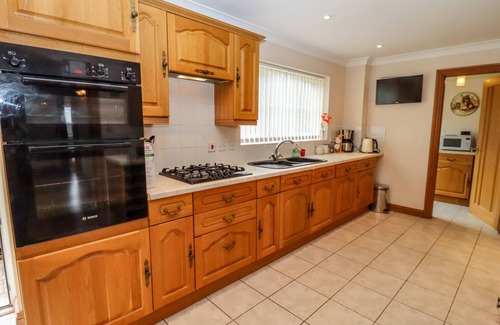 Cinderford Cottage | CORNER HOUSE, pet friendly, with a garden in Cinderford