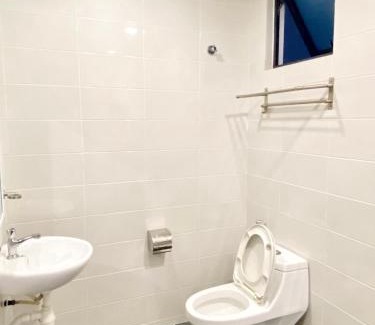 Kampung Bukit Dukong Apartment | Corner Unit Landmark Residence 2, High Floor, Nice View, WiFi & Tvbox, Free Parking
