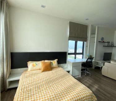 Kampung Bukit Dukong Apartment | Corner Unit Landmark Residence 2, High Floor, Nice View, WiFi & Tvbox, Free Parking