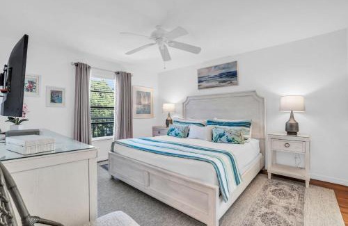 Park Shore House | Corner Unit Updated And Near Lobby
