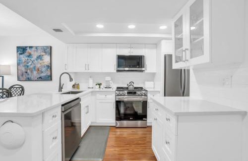 Park Shore House | Corner Unit Updated And Near Lobby