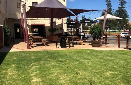 Wallaroo Hotel | Cornucopia hotel