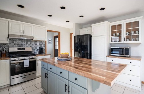 Kentwood House | "Corporate Elegance: Luxe Home in Grand Rapids (no basement)"