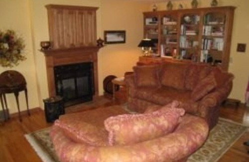 Black Wolf House | Corporate Executive Rental for EAA Airventure Close to EAA w/flying over house!