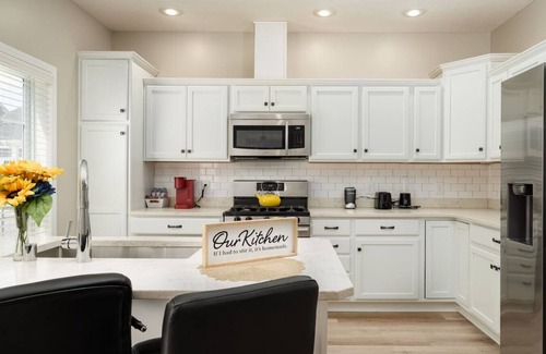 Oak Creek House | Corporate Housing by MGM