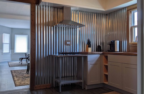 Dunning Cottage | Corporate Housing for Travel Nurses and Interns Located Near O'Hare & Hospitals