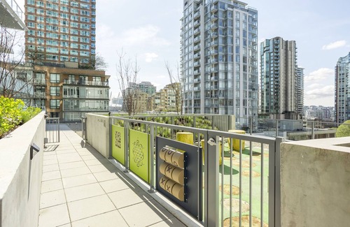 Downtown Vancouver Apartment | Corporate Stays - Spacious 2BR with Luxury Features and Pool