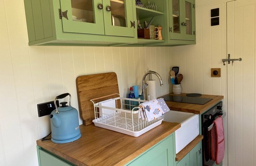 Arnisdale Cottage | Corran Shepherd’s Hut is a beautiful hand-crafted hut that anyone will enjoy staying in.