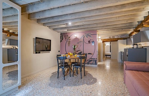 Castello Apartment | Corte Rubbi 5514 Two-bedroom with Canal View