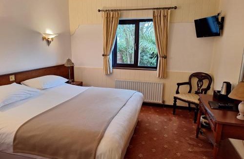 Schull House | Corthna Lodge