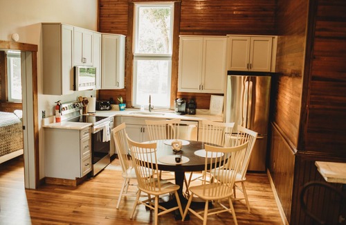 Procious Cabin | Corton Lodge on the Elk River - Bell Tower Suite