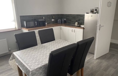 Roscoe Apartment | Cortoon Inn, Triple Room 2 (1 DBL + 1SGL)