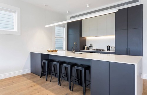 Grey Lynn House | Cosmopolitan Haven with Heated Pool