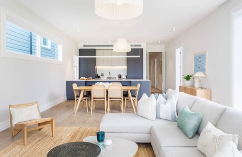 Grey Lynn House | Cosmopolitan Haven with Heated Pool