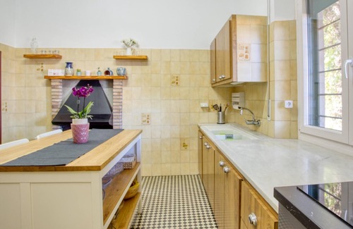 Viladamat Villa | Costabravapartment - Can Roura, 5kms to the beautiful Costa Brava beaches.