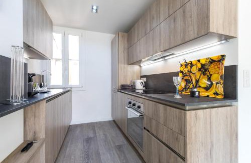 Quartier du Port Apartment | Cosy 1 Bdr near Garibaldi Square - Top Floor & AC