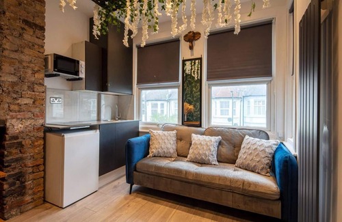 Dudden Hill House | Cosy 1 Bed Duplex - Close to Metro - NW2