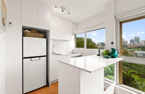 Potts Point Apartment | Cosy 1-Bed with Swimming Pool Facing Opera House