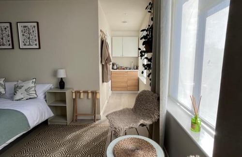 Newton St Loe Apartment | Cosy 1 BR, 10min drive to Bath centre,Free parking