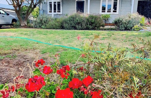 Mount Barker Cottage | Cosy, 1930's Country Style Cottage, Walking Distance From Town.