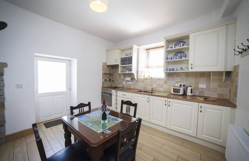 Dunkineely Apartment | Cosy 1bed Pet Friendly Garden Apt on the Wild Atlantic Way in South Donegal