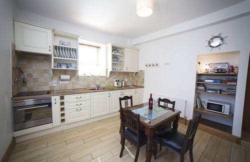 Dunkineely Apartment | Cosy 1bed Pet Friendly Garden Apt on the Wild Atlantic Way in South Donegal