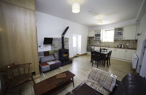 Dunkineely Apartment | Cosy 1bed Pet Friendly Garden Apt on the Wild Atlantic Way in South Donegal