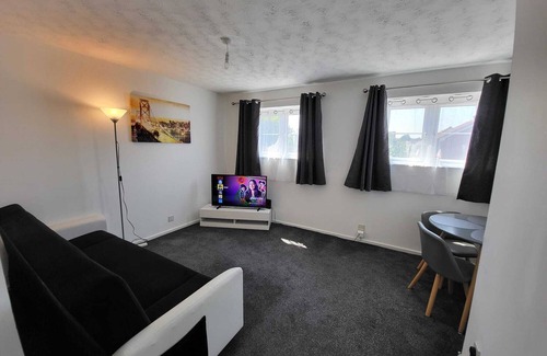 Newham Apartment | Cosy 2 Bed Apartment - 8 Min Walk to the Station & 15 min Walk 2 Excel Exhibitio