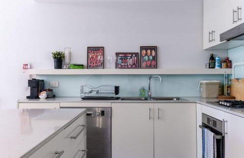 Redfern Apartment | Cosy 2-Bed in Redfern with Terrace & Parking