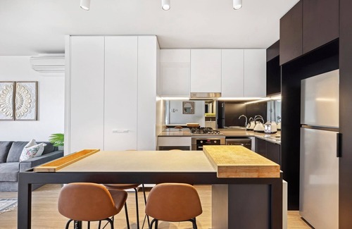 Bowen Hills Apartment | Cosy 2-Bed with Pool, Bbq Area and Secure Parking