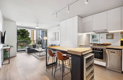 Bowen Hills Apartment | Cosy 2-Bed with Pool, Bbq Area and Secure Parking