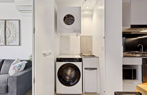 Bowen Hills Apartment | Cosy 2-Bed with Pool, Bbq Area and Secure Parking