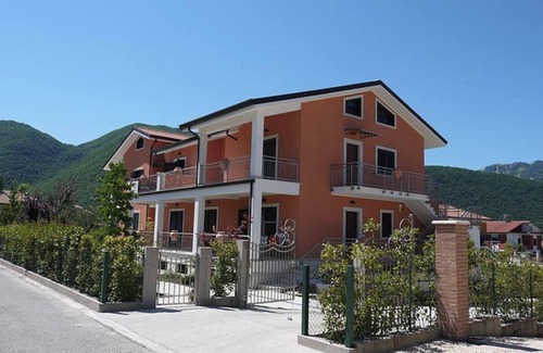 Villa Latina Apartment | Cosy 2 bedroom Apartment in Peaceful Surroundings