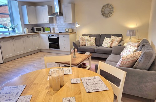 Sidmouth Cottage | Cosy 2 Bedroom Cottage in Sidmouth 200m from the beach with free parking.