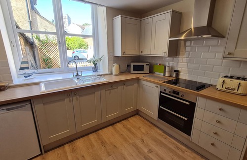 Sidmouth Cottage | Cosy 2 Bedroom Cottage in Sidmouth 200m from the beach with free parking.