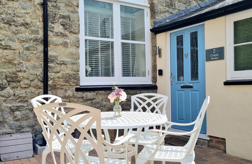 Sidmouth Cottage | Cosy 2 Bedroom Cottage in Sidmouth 200m from the beach with free parking.