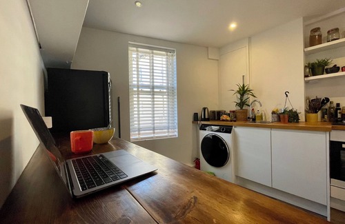 Apperley Bridge House | Cosy 2-bedroom cottage in Apperley Bridge