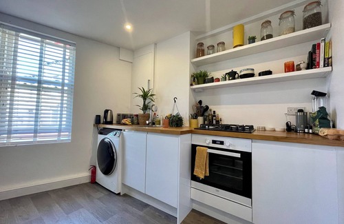 Apperley Bridge House | Cosy 2-bedroom cottage in Apperley Bridge