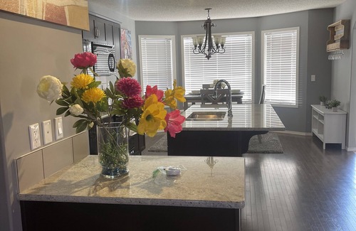 Auburn Bay House | Cosy 2 Betroom Single family Home with Hot Tub