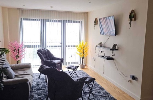 Vauxhall Apartment | Cosy 2BR Flat| City Views| 4mn World Museum